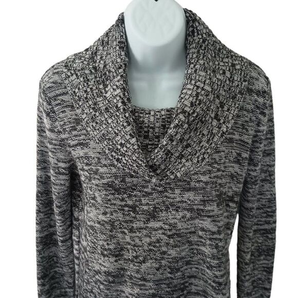 Iz Byer Sweater Tunic with Cowl Neck and  Assymetrical Zipper Size Medium - Picture 3 of 9